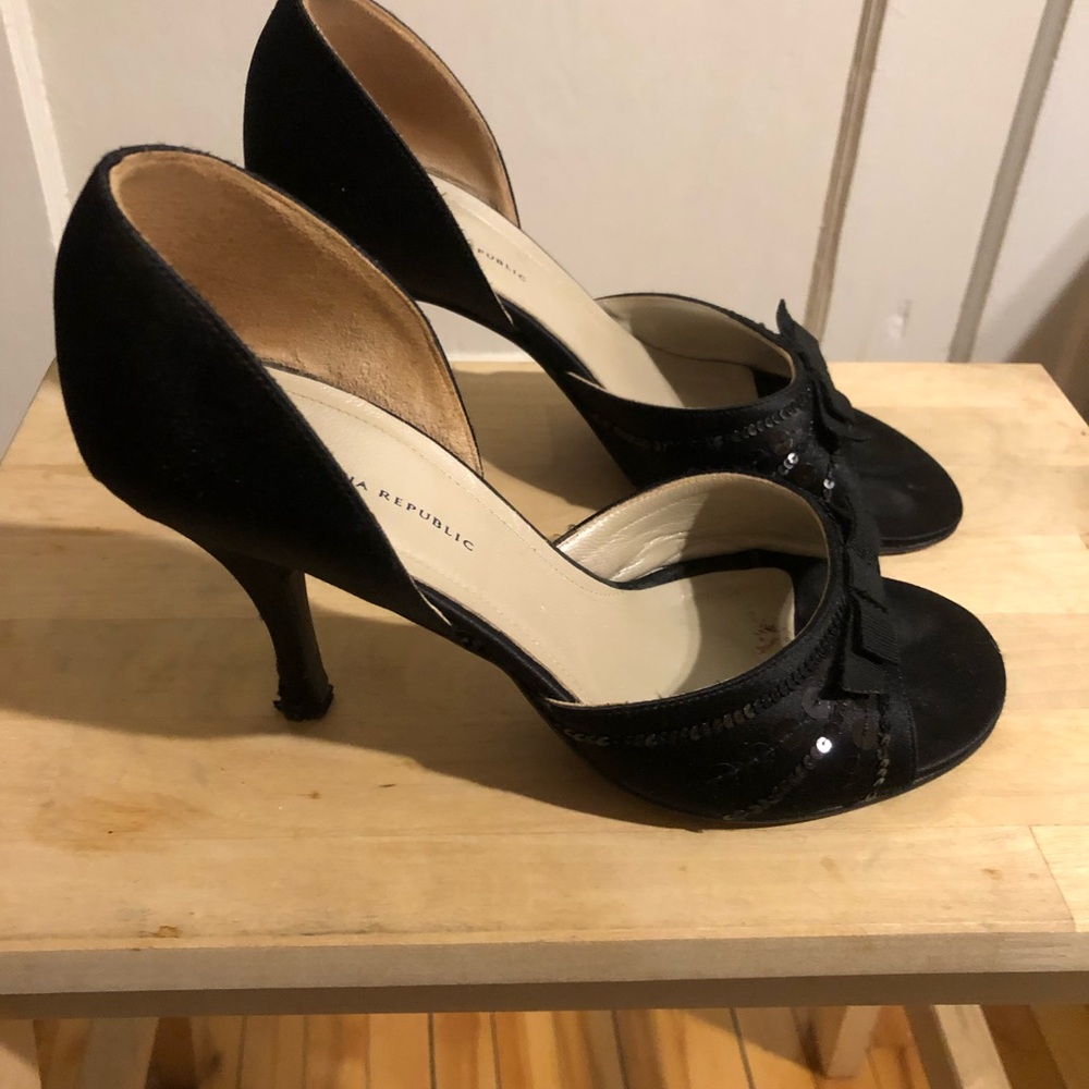 Vintage (2004) Banana Republic Black Women's Peep-Toe Heels with Bow Accent